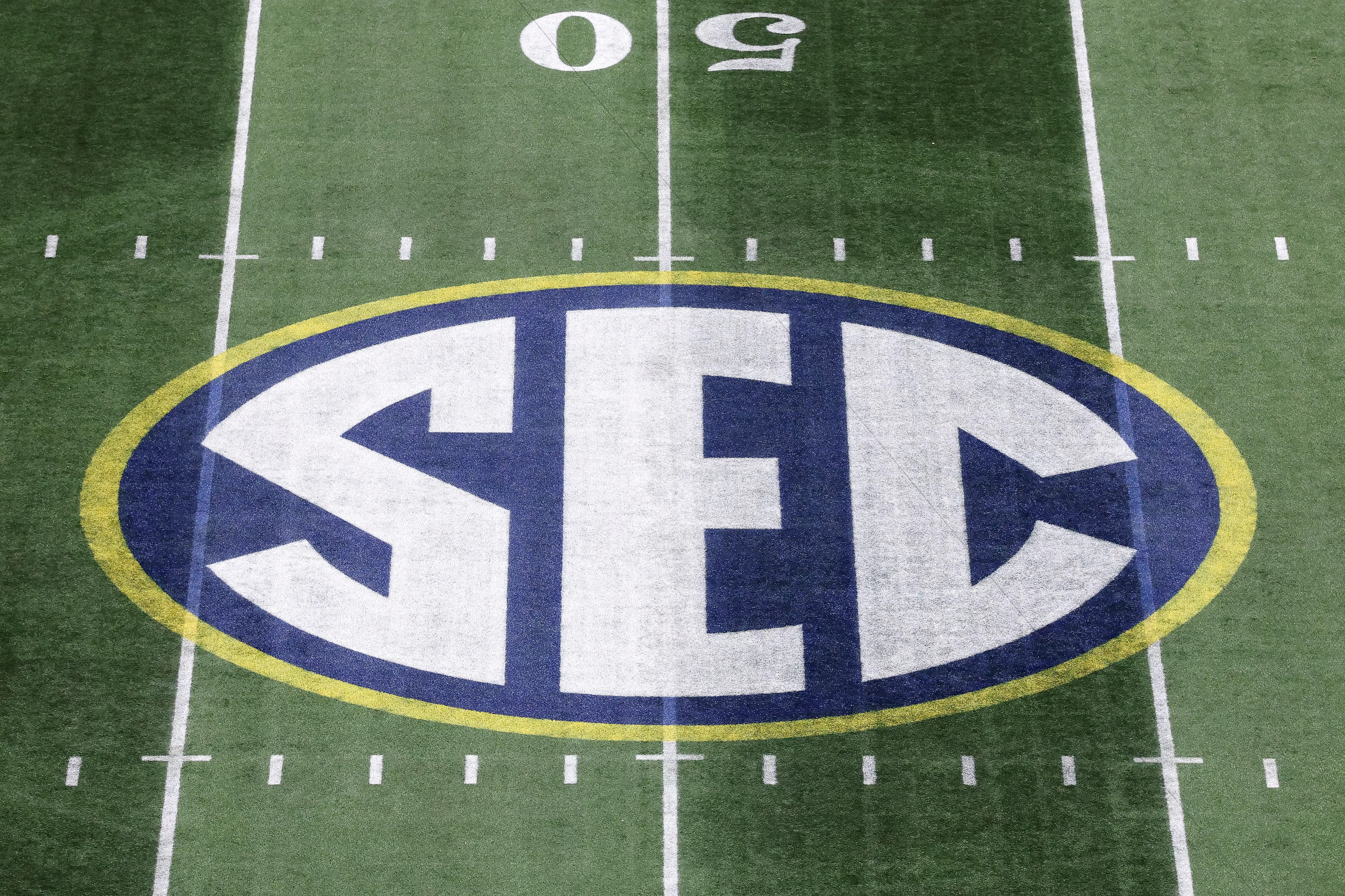 5-Star SEC Quarterback to Enter Transfer Portal Following Bowl Game