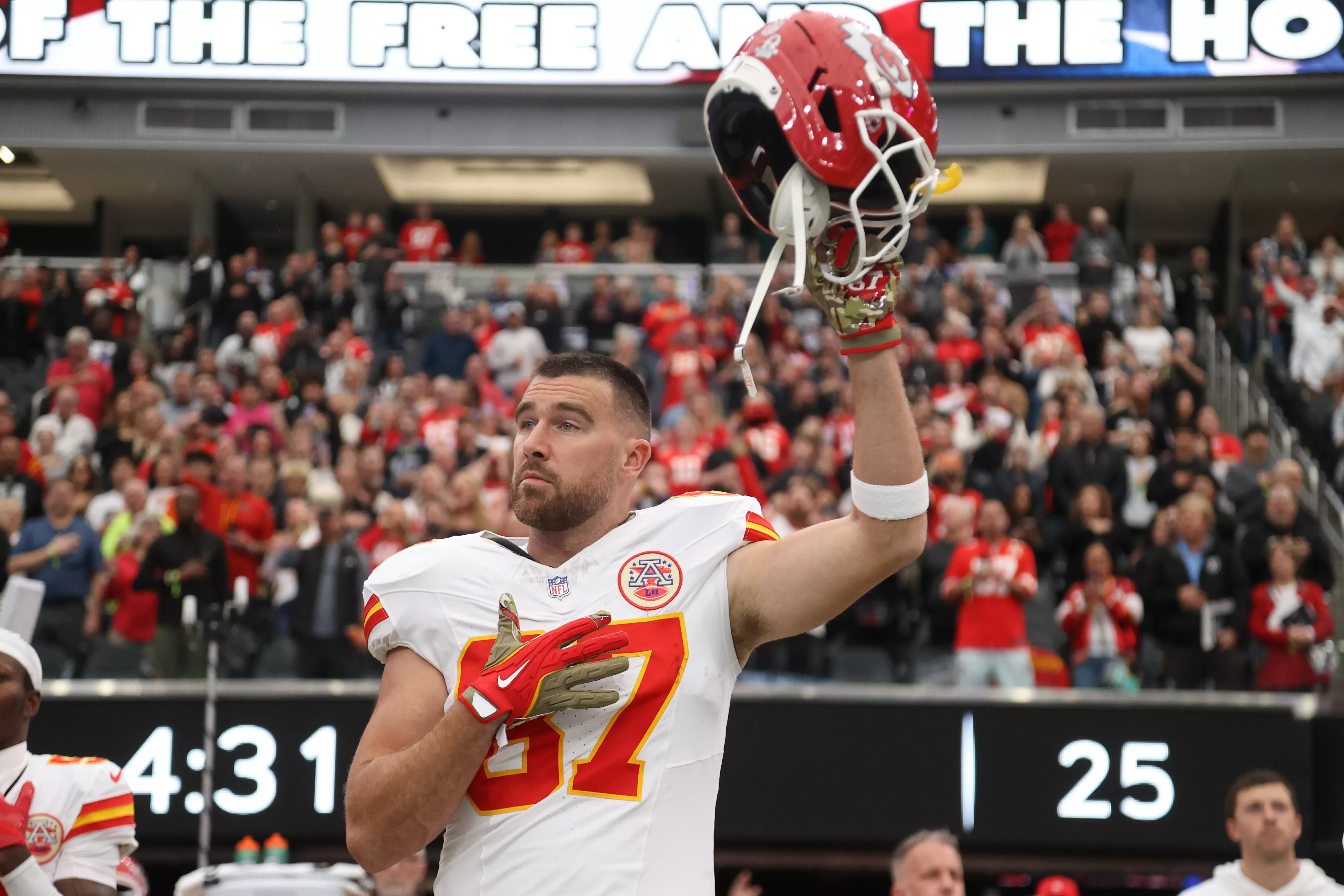 Tom Brady Delivers Message to Chiefs Star Travis Kelce as Rumors Grow