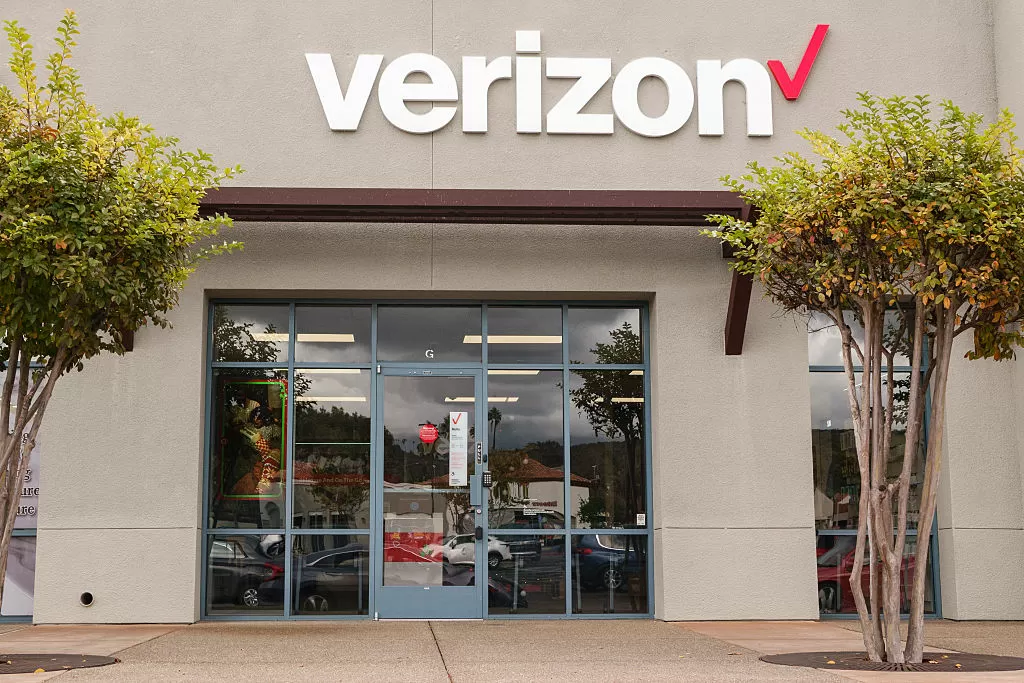 What to Know About the Verizon Outage Impacting Tens of Thousands of Users