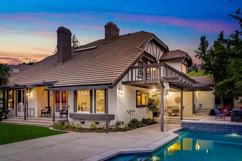 What to Look for When Buying a House: Top Features and Red Flags to Consider