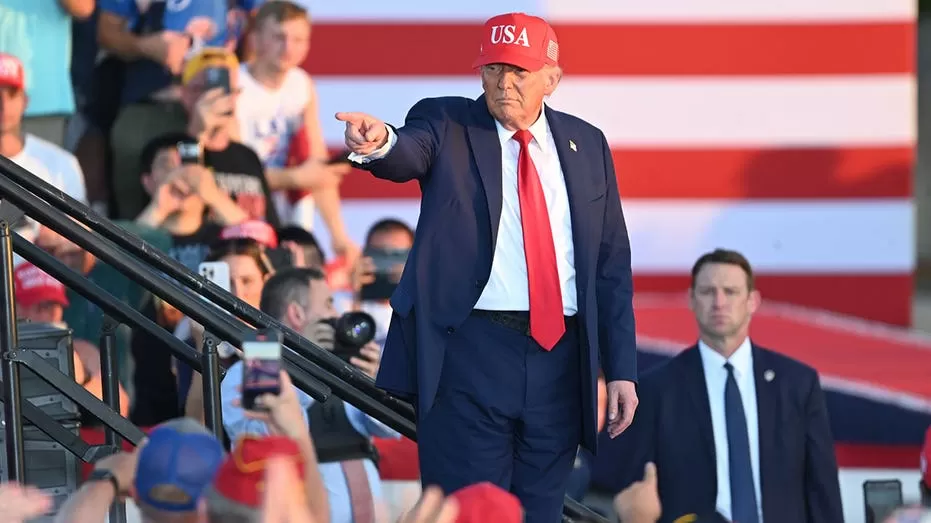 Trump hits the road to sell economic wins as Republicans brace for high-stakes
