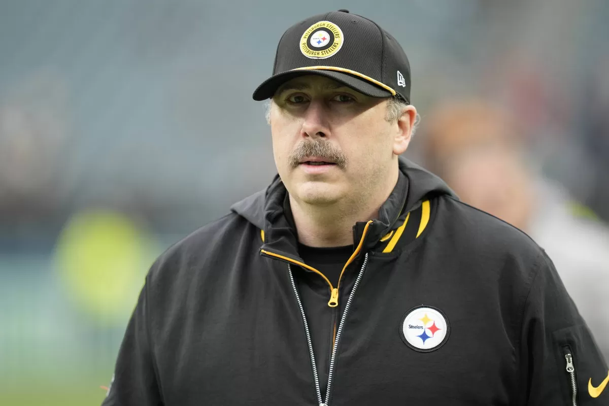 Pittsburgh Steelers Make Anthony Weaver Announcement as Titans Look to Poach OC Arthur Smith