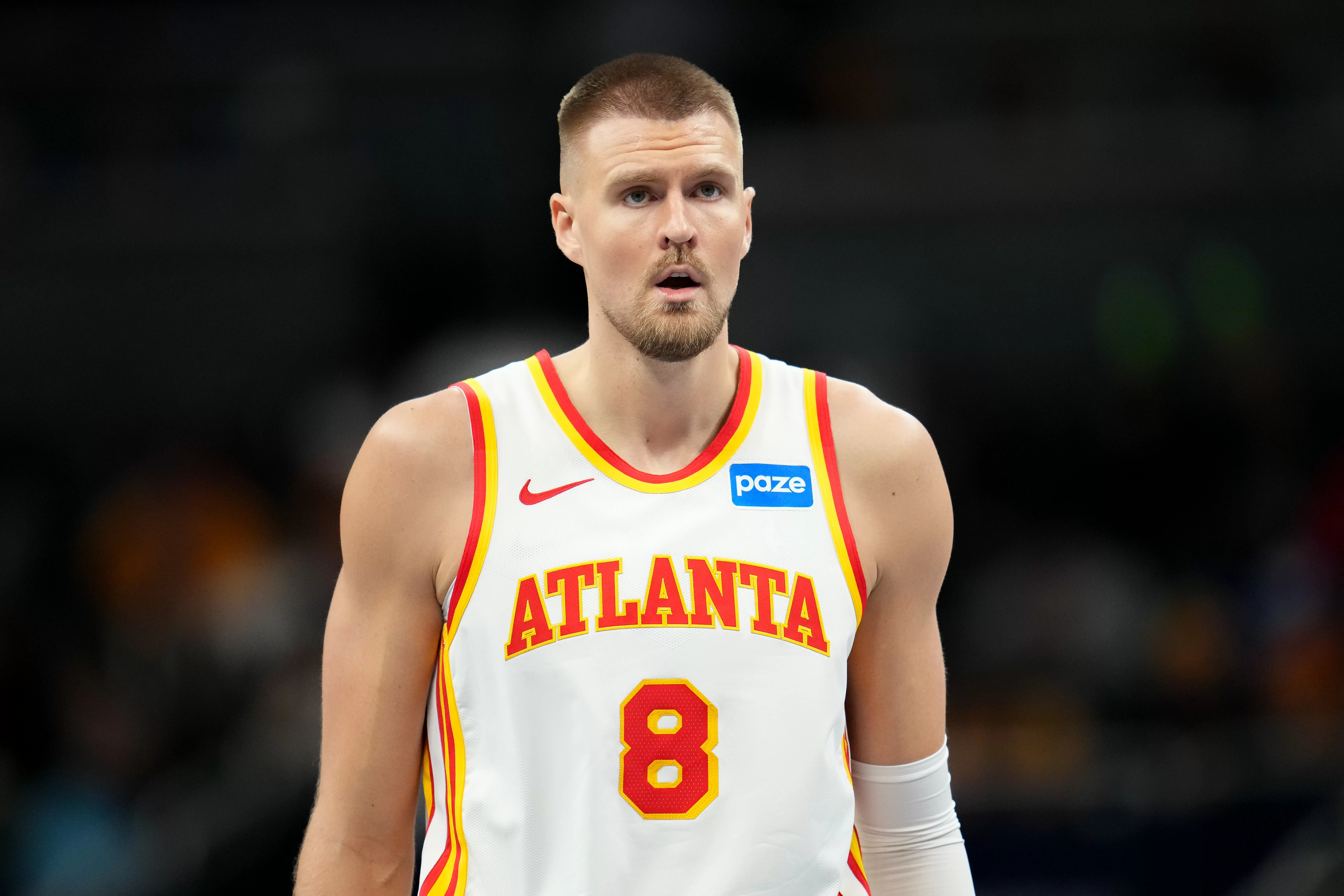 Warriors' Kristaps Porzingis Heaps Praise on Steph Curry