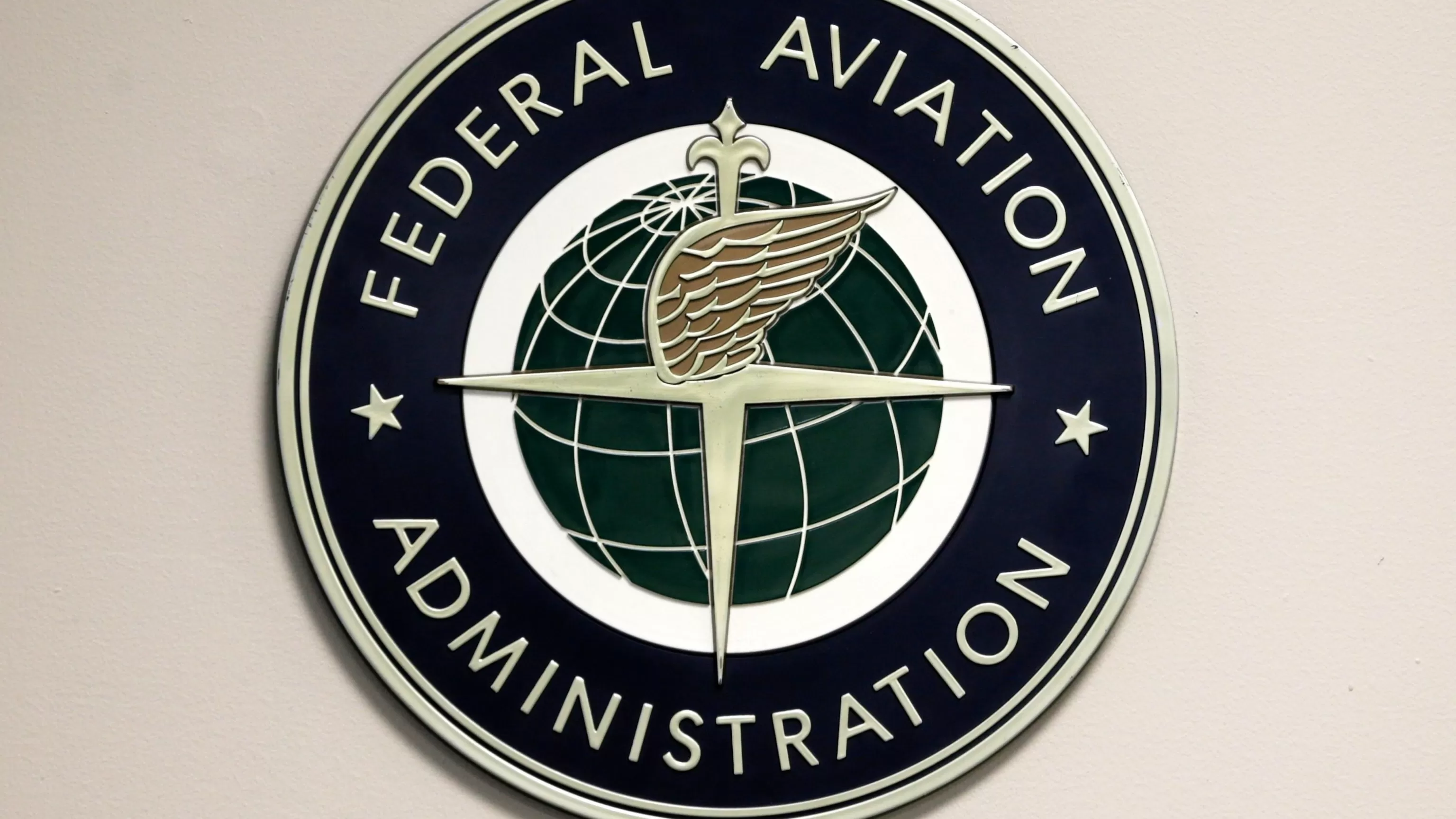 Small plane makes emergency landing in Hudson River, 2 people aboard swim to safety