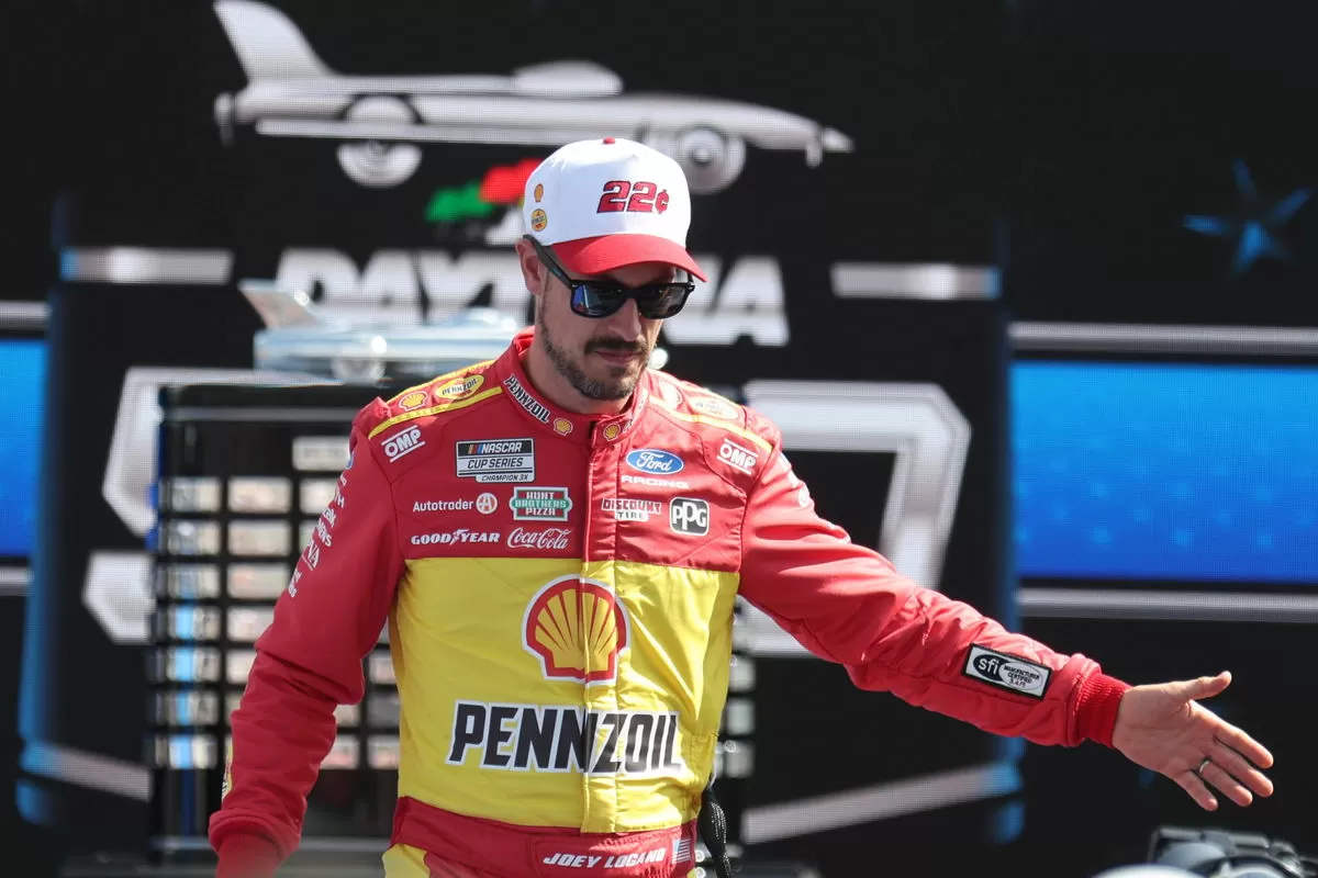 Joey Logano’s Stellar Phoenix Tribute to Penske Teammate Wins Over NASCAR Fans