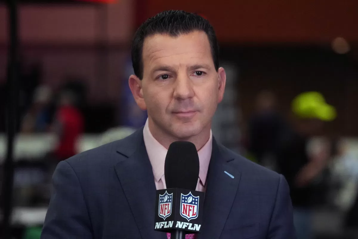 NFL Insiders Finally Learn Their Fate After Ian Rapoport Admitted Career Uncertainty Following ESPN Takeover