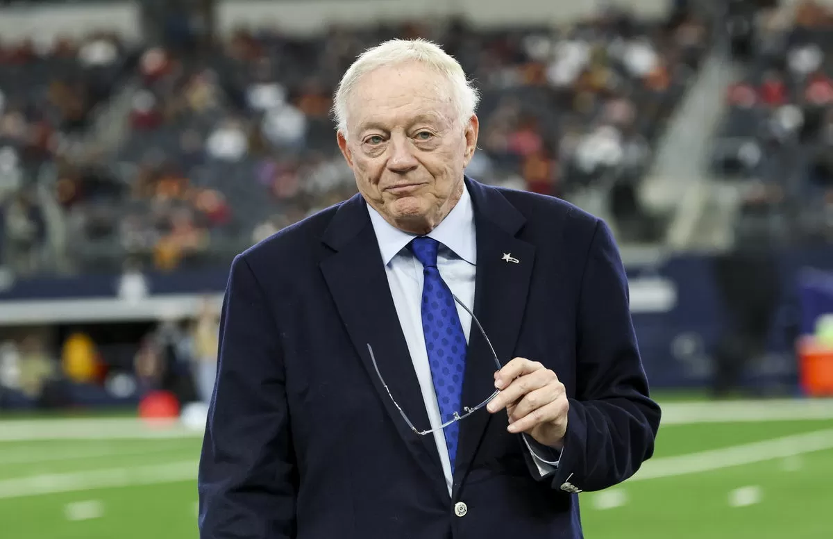 Jerry Jones Suffers Double Setback as Cowboys Lose Out on Nakobe Dean & Quay Walker in Free Agency