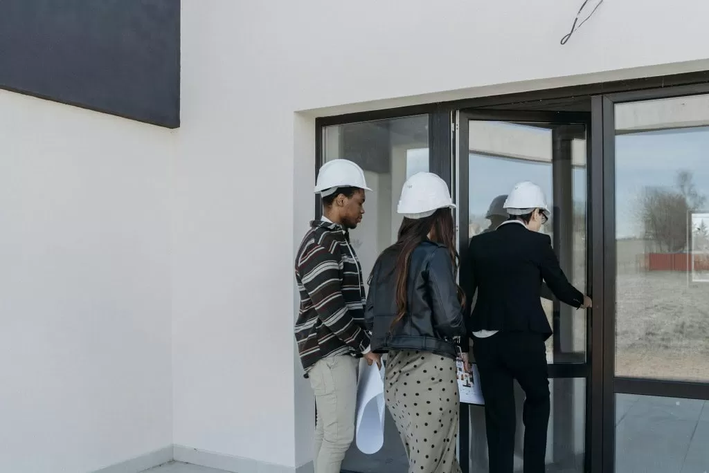 Should I Remodel or Move? How to Decide What’s Better for You