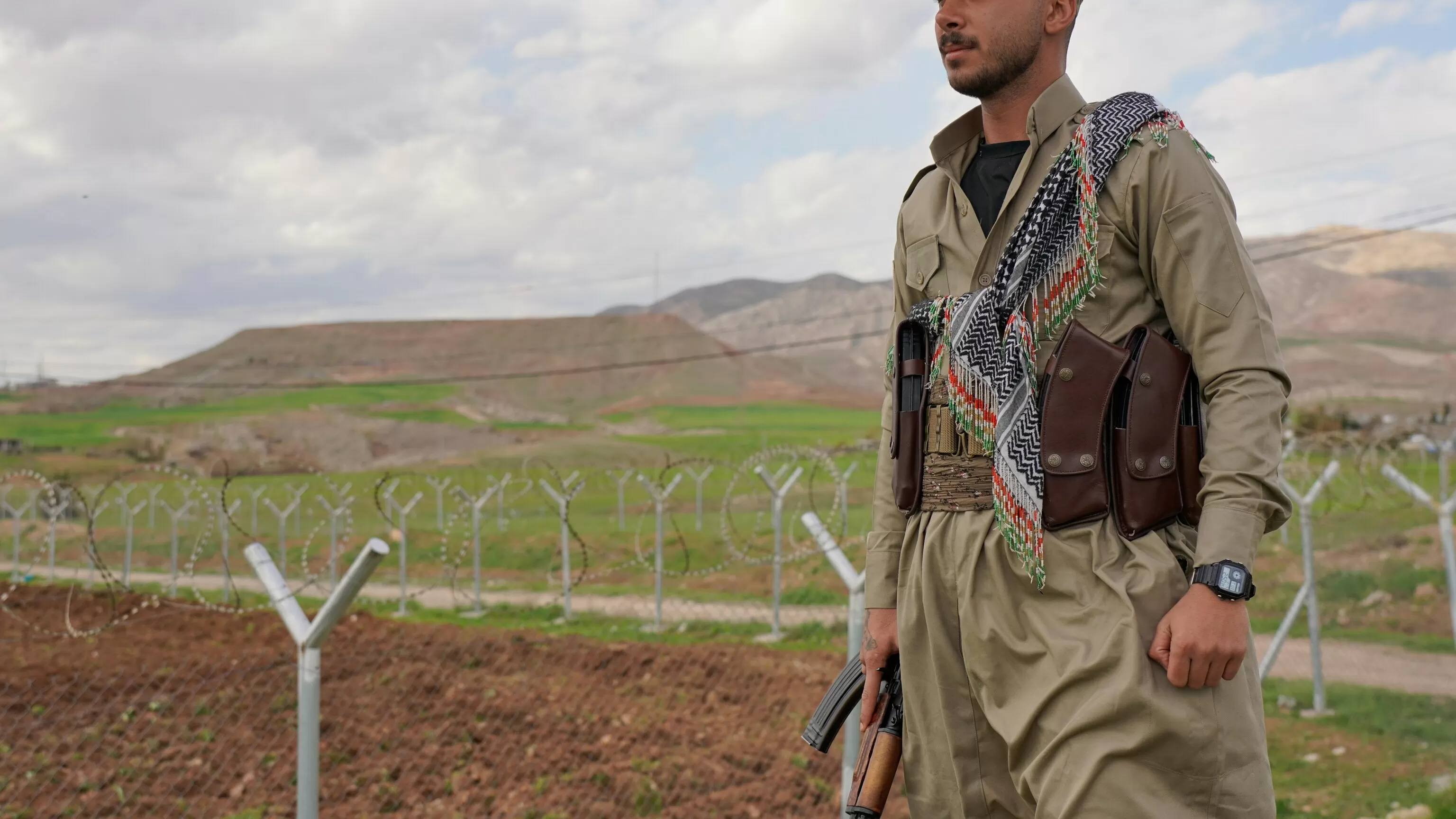 Kurdish dissident groups say they are preparing to join the fight against Iran with US support
