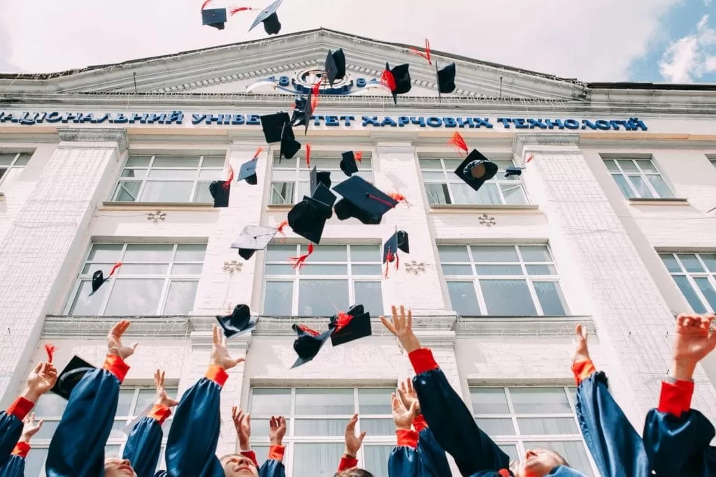 5 Tips for Buying a House with Student Loans