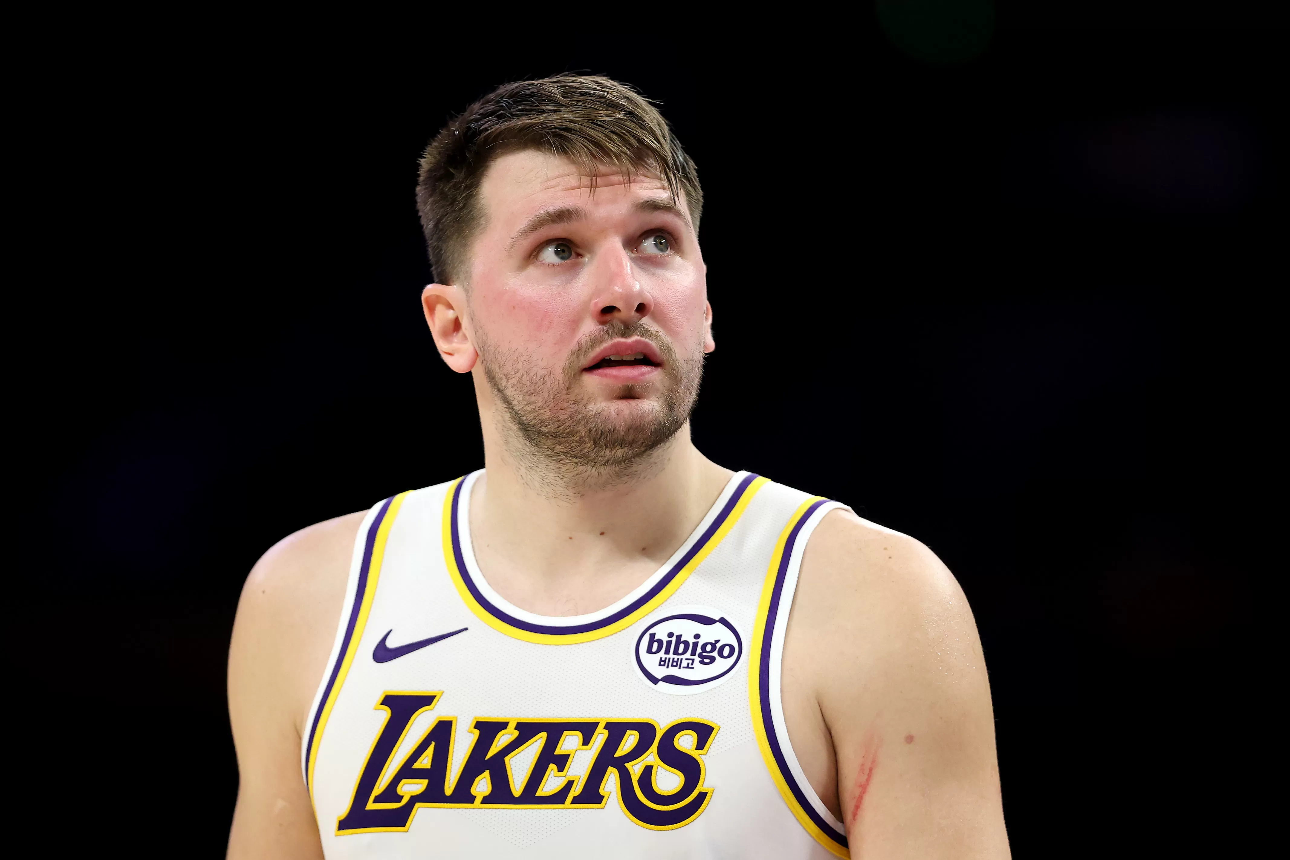 Luka Doncic Dealt Injury Scare in Lakers-Thunder Game