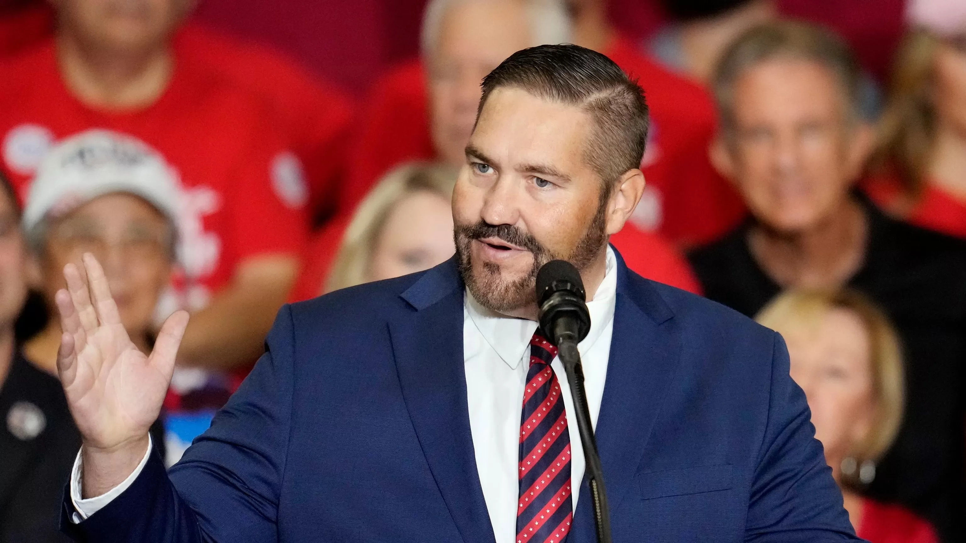 Judge sides with Arizona election official in ruling that has implications for midterms voting