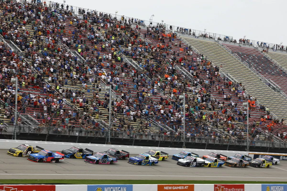 NASCAR Star’s Dominant Start Fuels Fan Debate as Championship Regulations Come Under Threat